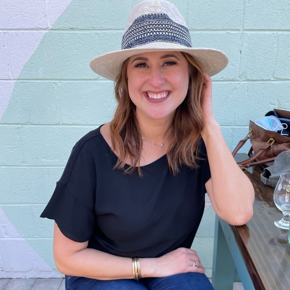 Meet your Posher, Kelsey - Picture 1 of 1